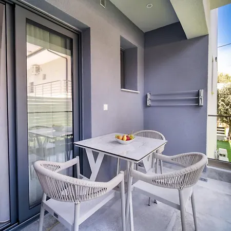 Aparthotel Upartments 2*