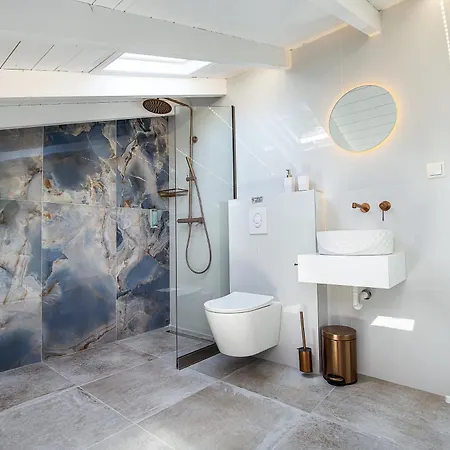 公寓式酒店 Upartments