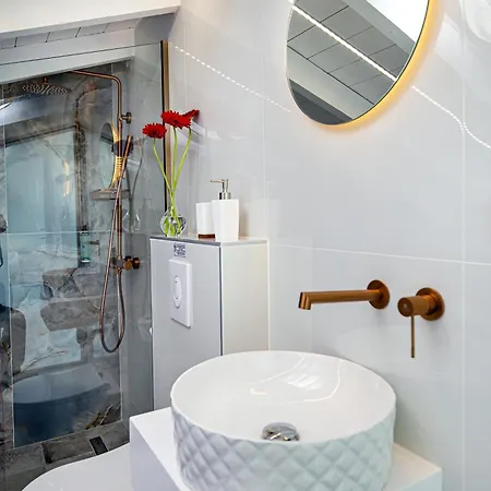 Upartments 3* بوتوس